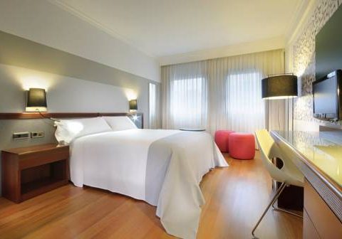 Tryp Santiago
